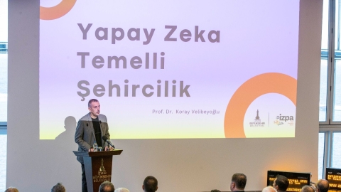 Kamusal Hizmetlerde Yapay Zekâ Kullanımı Çalıştayı’nda konuşan Prof. Dr. Koray Velibeyoğlu'nun fotoğrafı